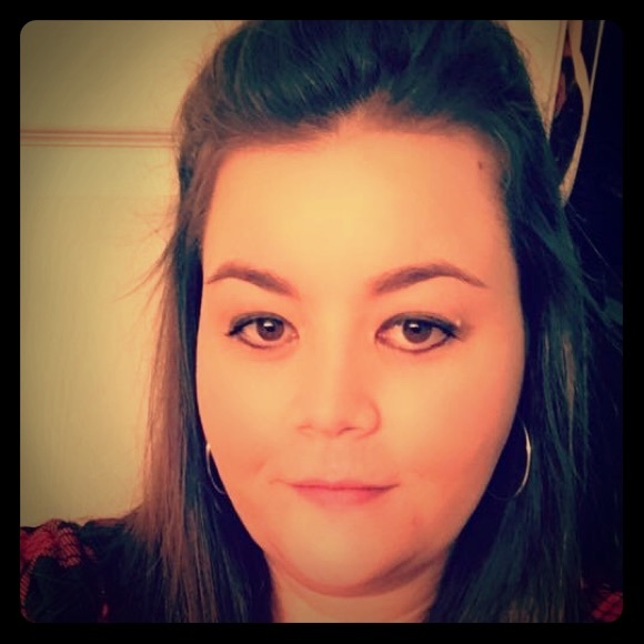 Meet your Posher, Cristina - Picture 1 of 1